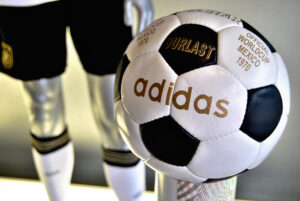 1970 World Cup Adidas Soccer Ball, por LadyDucayne bajo CC BY-NC 2.0 