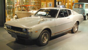 Toyota Celica 1973, por Mytho 88 vía Wikimedia Commons, bajo CC BY-SA 3.0 