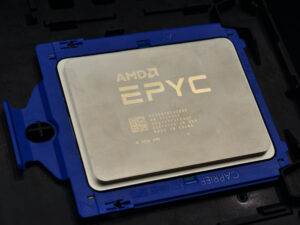 AMD Epyc por Raysonho vía Wikimedia Commons bajo CC0 1.0