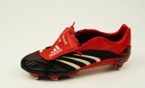 Adidas Predator Absolute por Museum Weißenfels bajo CC BY-NC-SA 4.0