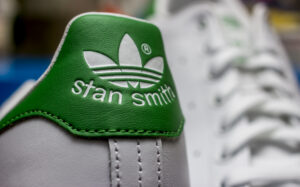 Adidas Stan Smith, por KNDY bajo CC BY-NC 2.0