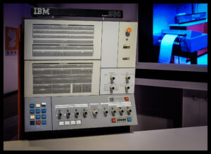 IBM System 360 por scottloftesness bajo CC BY-NC-SA 2.0