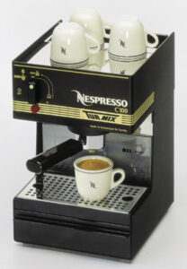 First Nespresso machine por markgregory bajo CC BY-NC-SA 2.0