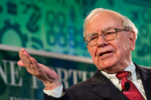 Warren Buffett, CEO de Berkshire Hathaway, por Fortune Live Media, bajo CC BY-ND 2.0