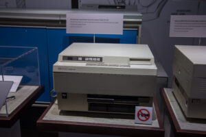 HP LaserJet I por Atomic Taco via Wikimedia Commons, bajo CC BY-SA 2.0