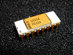 Intel’s 4-bit 4004 microprocessor, por ITU Pictures bajo CC BY 2.0